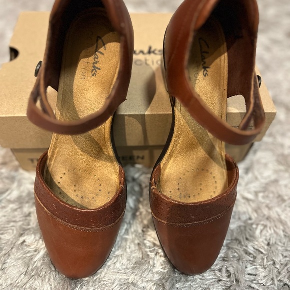 Clarks Women's Brown Leather Shoes - Picture 4 of 7